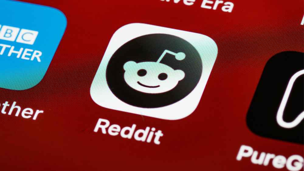 Image of a book titled 'Why Nobody Loves Reddit Anymore: A Written Explanation' with a Reddit logo in the background, symbolizing the decline in Reddit's popularity





